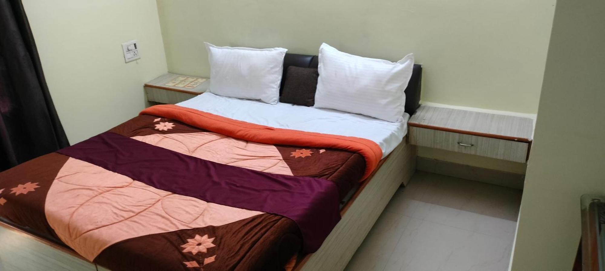 Hotel Shaurya Haridwār Exteriér fotografie